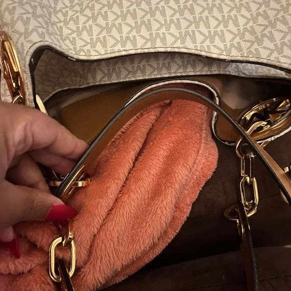 Michael Kors Cream and Brown Logo Shoulder Bag - Picture 11 of 12